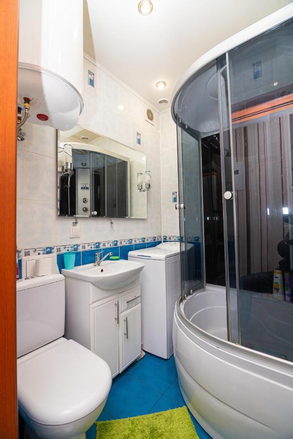Comfortable Apartments On Hrushevskogo Street Near 16 City Hospital Dnipro Exterior photo